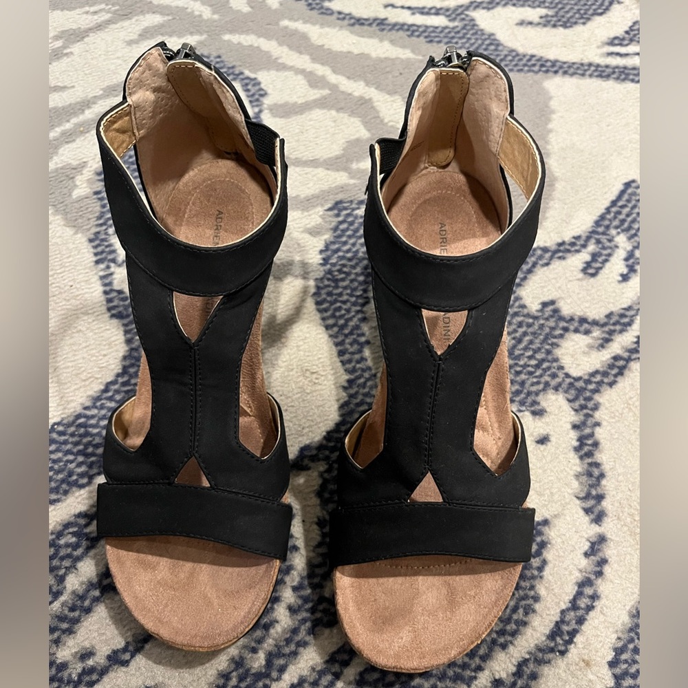 Black Open-toed Cut-out Wedge Size 7.5M